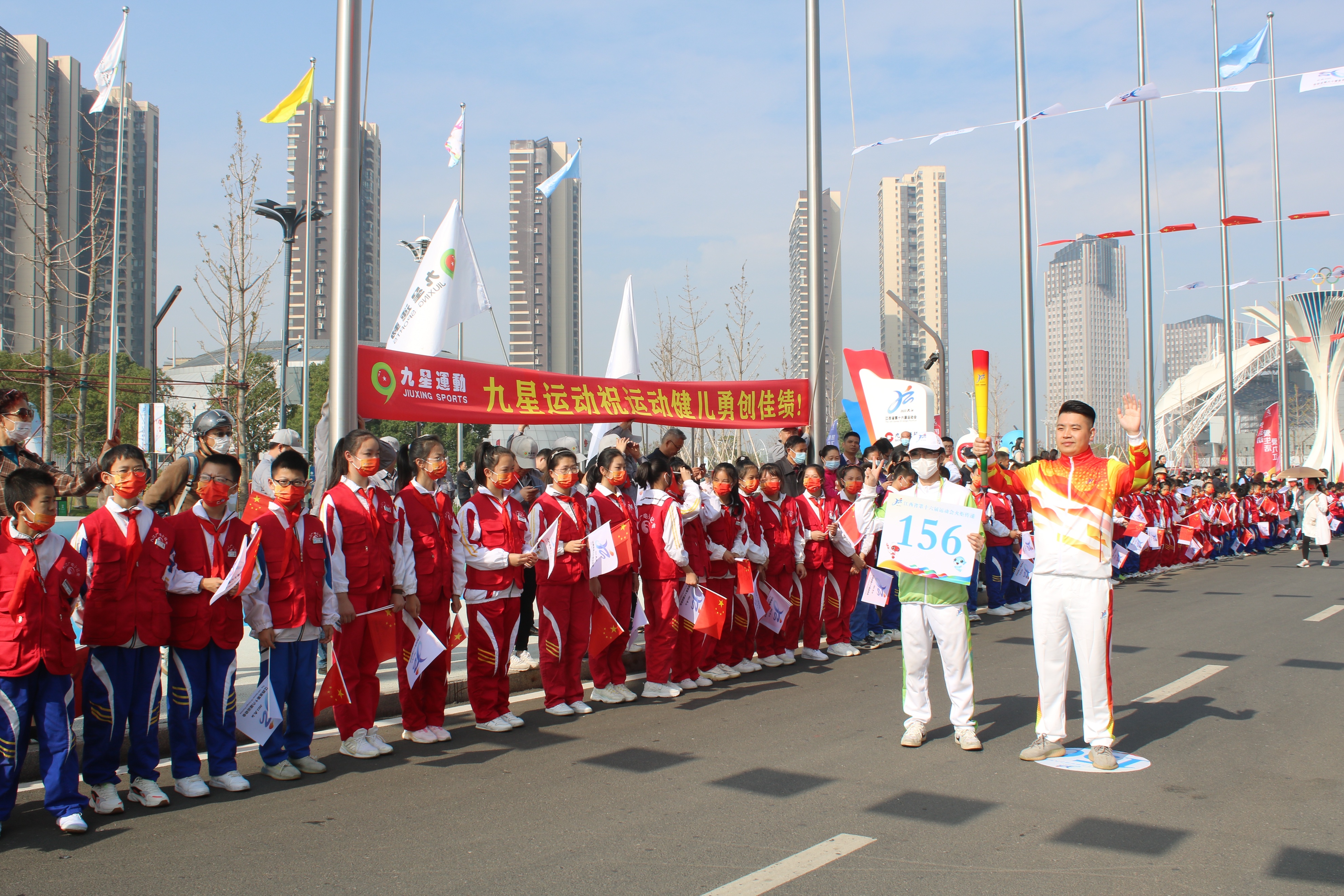 李梓睿传递火炬,省运会火炬传递李挚
