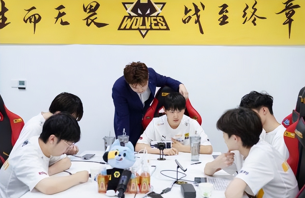 狼队近期表现,狼队保持23年春阵容会不会拿4冠