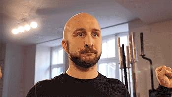 教练辅助女学员深蹲,教练辅助女生深蹲150kg