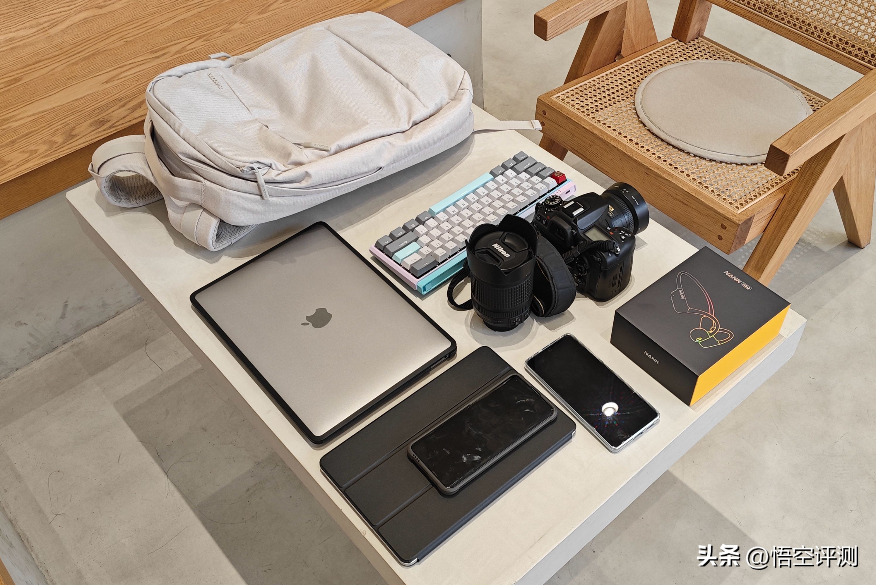 高颜值+多格收纳：进驻苹果商店，INCASECity双肩背包评测