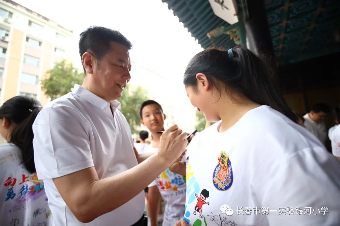 小学毕业典礼的超燃视频,最棒的小学毕业典礼