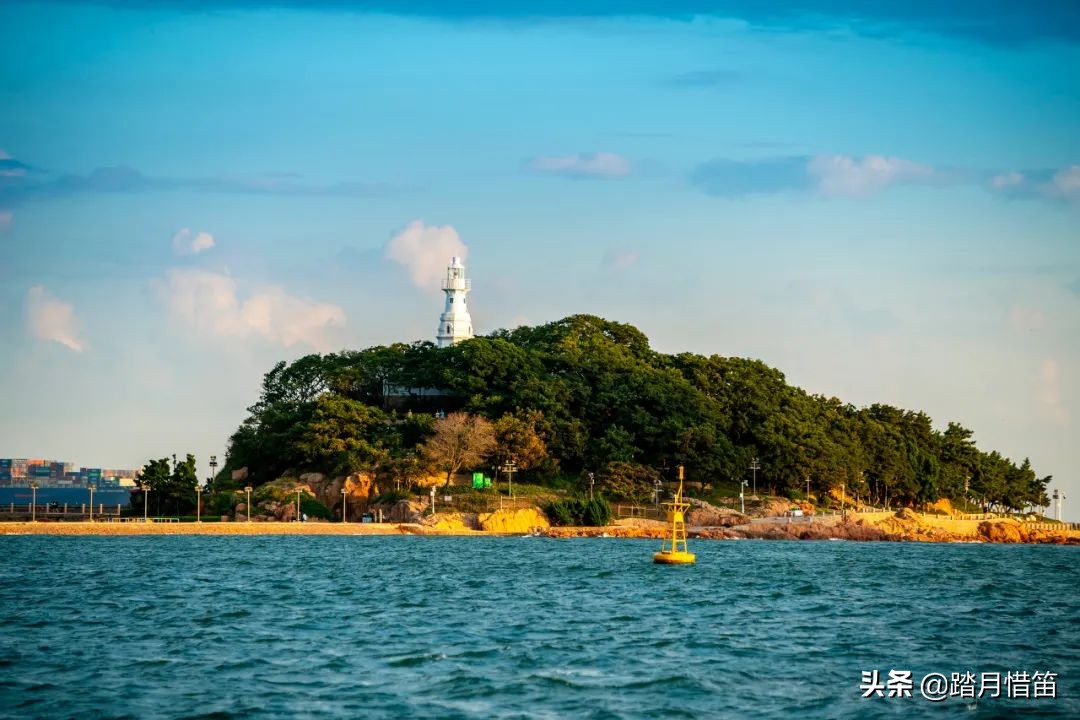 被誉为“东方瑞士”的青岛，有太多的海边浪漫