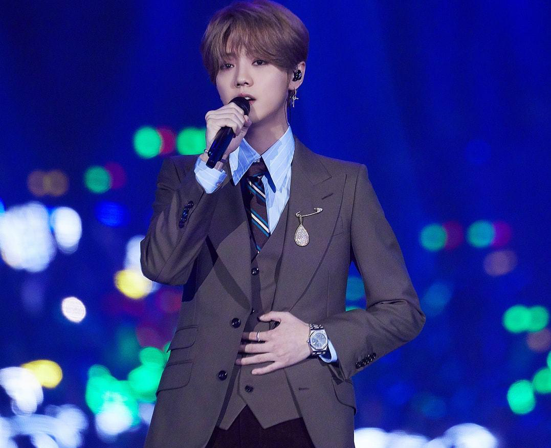 鹿晗回到以前踢足球,鹿晗走四个小时去踢球