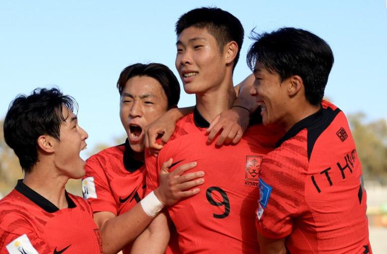 02年意大利对战韩国比赛回顾,86分钟遭绝杀完整版