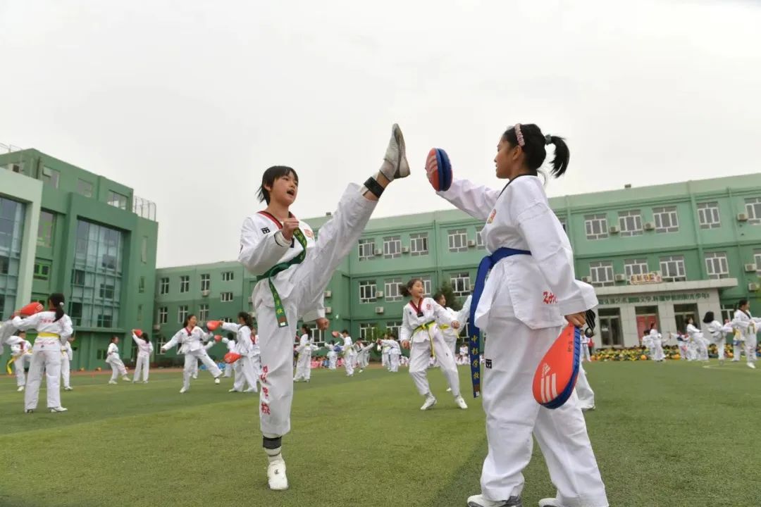 两千学生霸气登场的中杉金杉树体育节！泰酷辣！