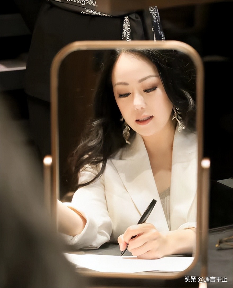 因拜物引前夫嫌弃,矢志不渝“买买买”的她,杀出了一条玫瑰路