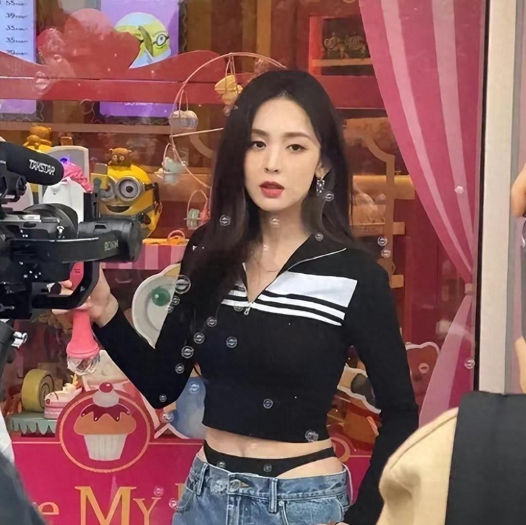 半露*裤内**、露下乳？这些女明星真是把诱惑穿在了身上