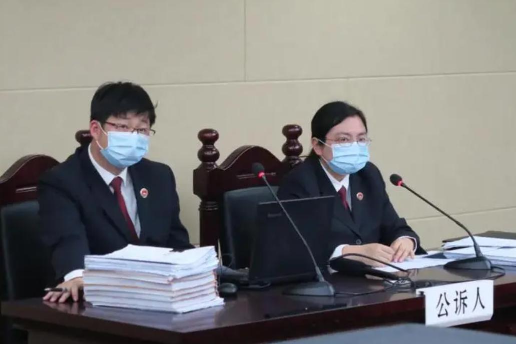 共犯的处罚根据共犯独立性,比较共犯从属理论和共犯独立理论