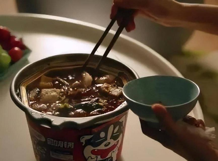 天呐！“强行装穷”的风都刮进央视了，几个亿的苦日子我不懂