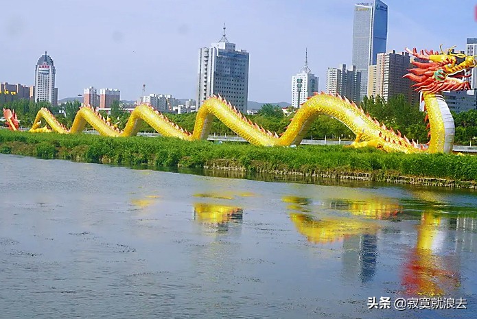 中国太原市发展出色，人民生活水平高，景区应有尽有