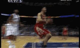 女篮里为啥有个男的,女篮神秘人资讯