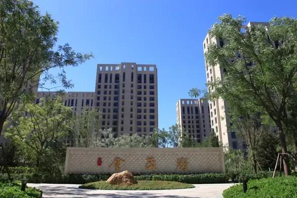 杨幂慷慨且大方,女明星里杨幂有多少钱