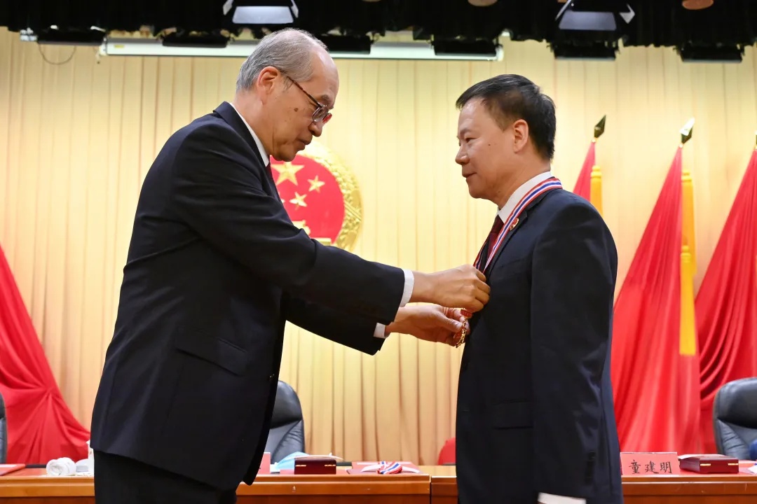 争做表率走在前列演讲稿,走在前作表率是谁提出的