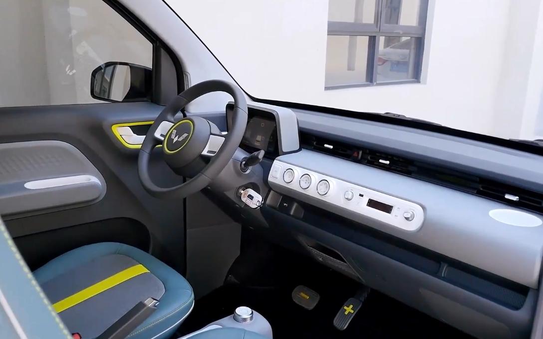 甜酷萌宠有谁不喜欢呢？——跟随马卡龙车主探店GAMEBOY