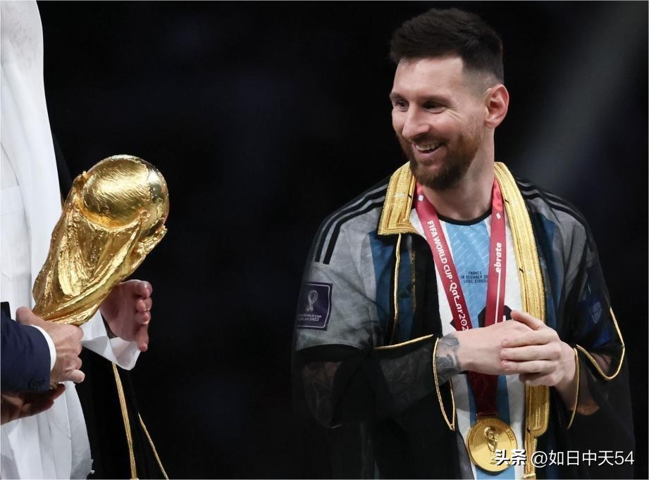 阿根廷队夺得冠军进球瞬间,阿根廷国家队以梅西为核心的场面