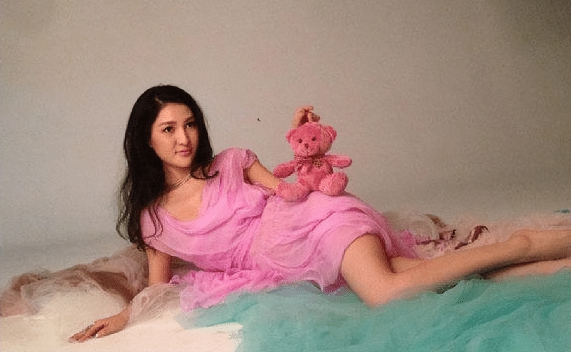 谁说虎毒不食子?亲手把郭美美推入深渊的始作俑者,是她亲妈