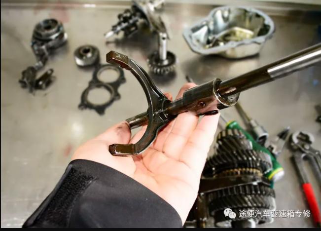 比亚迪秦变速箱坏在哪里维修好,比亚迪秦混动修变速箱