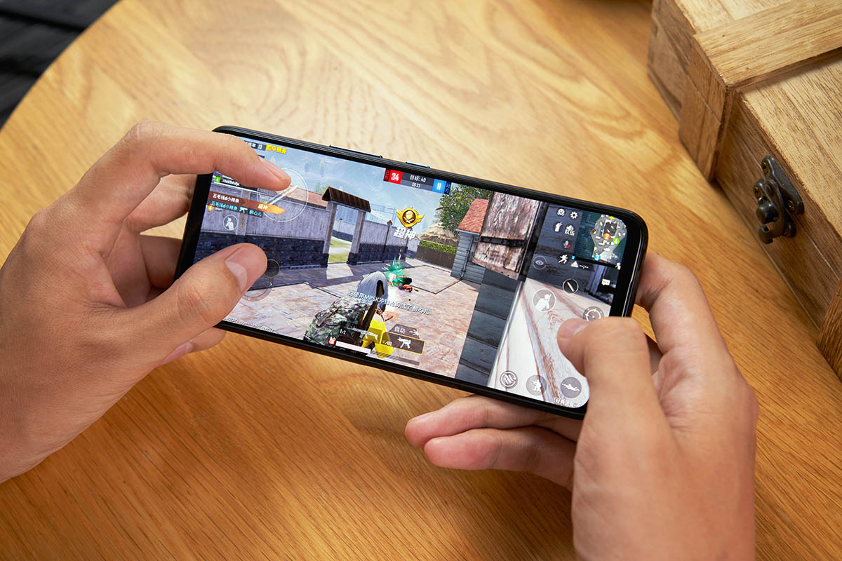 打游戏手机推荐排行榜rog,目前哪款手机打游戏最流畅