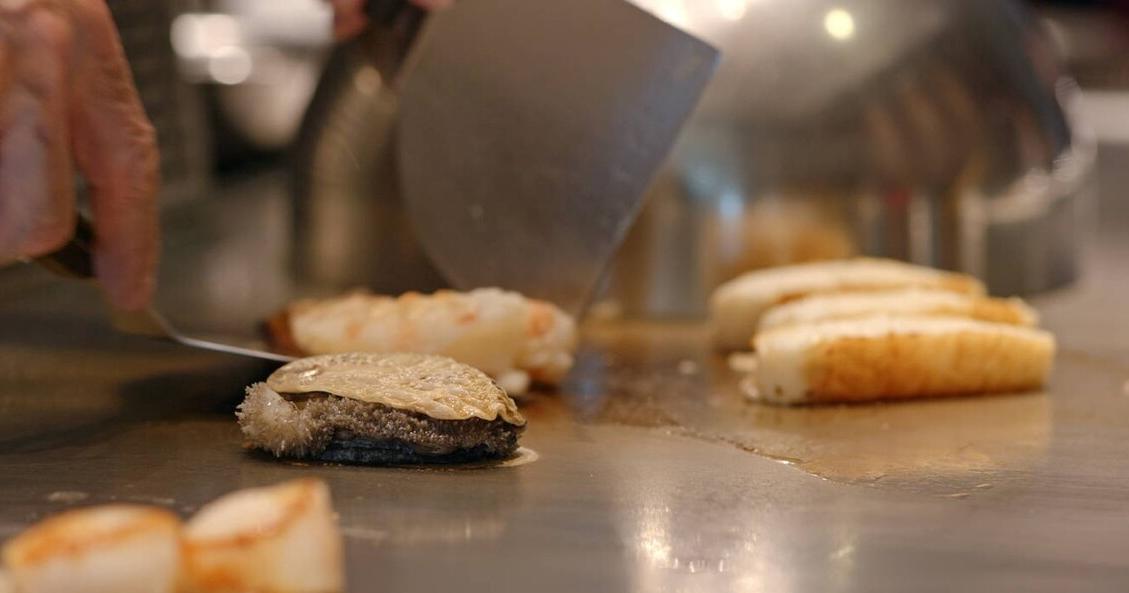 燃情铁板万物烧，烈焰闻香识味趣