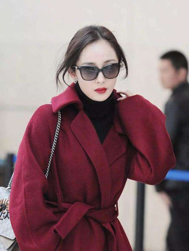 红色怎样穿喜庆但不会土气,新年穿红色是必修课怎么穿更好看