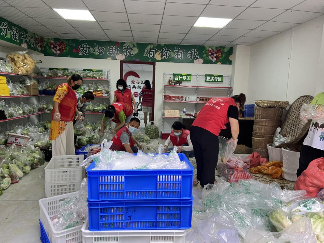 抗疫战中的一抹志愿红,那一抹最亮眼的志愿红