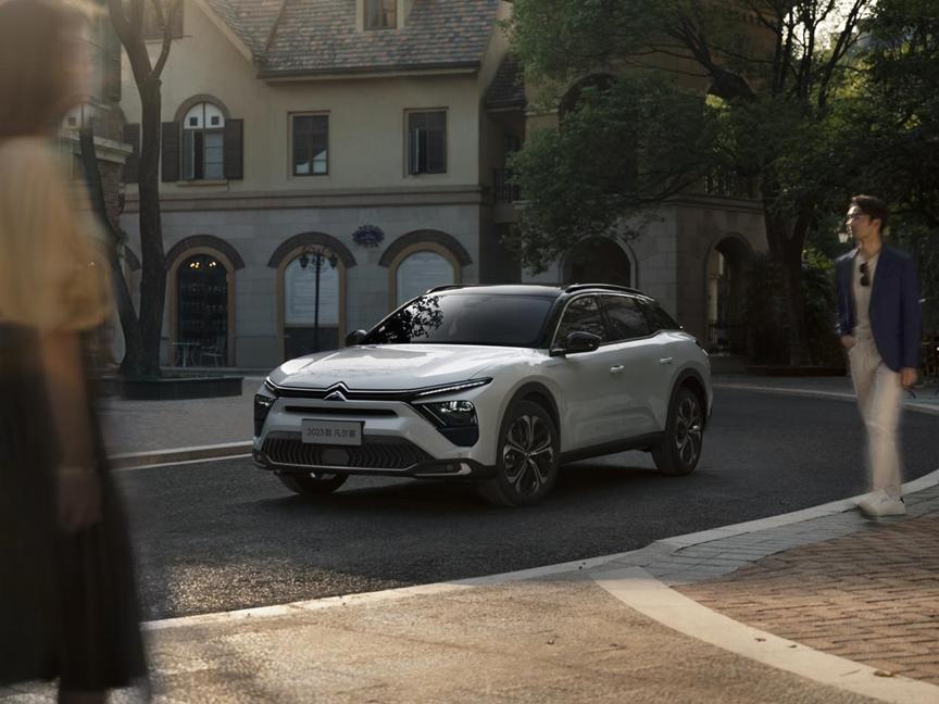 “1块钱”的改变有多大?凡尔赛C5X2023款告诉你!