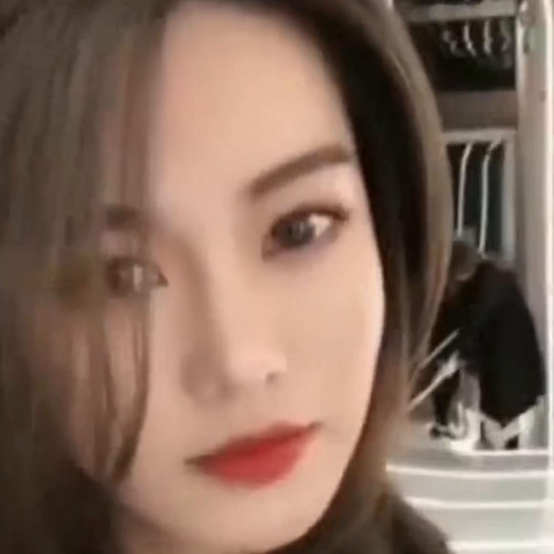 今天来聊聊菱形脸和长型脸怎么去设计发型，视频有点长，请...