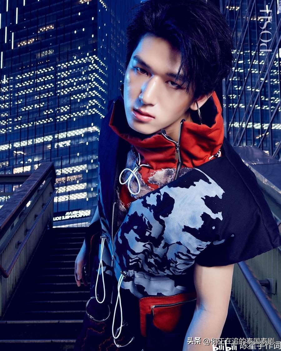 泰剧巨龙之爱MosPanuwat和BankMontop新杂志：元宇宙少年龙月臣服