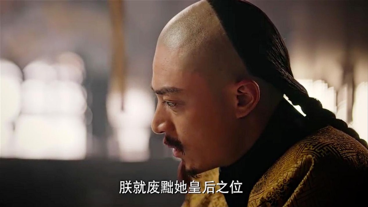 如懿传如懿断发后把画像烧了,如懿剪掉画像