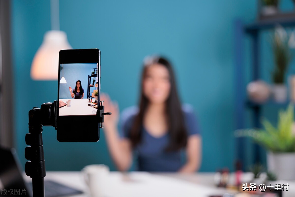 抛开各种各样的成见,抛开一些乱七八糟的关系专心挣钱