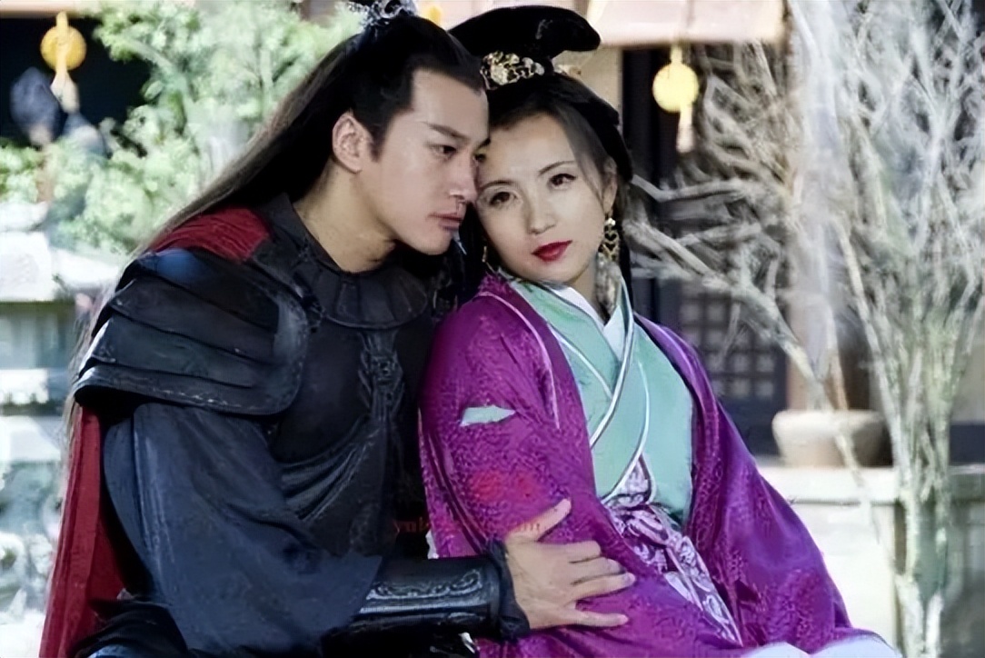 刘备“*妻换**如换衣”之谜：夜抱夫人玩玉人！