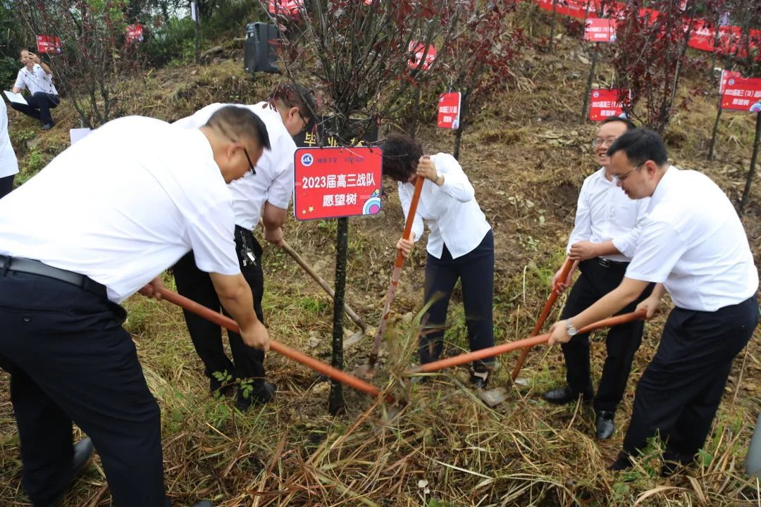 六枝特区第七中学开幕式,六枝特区第七中学2020届