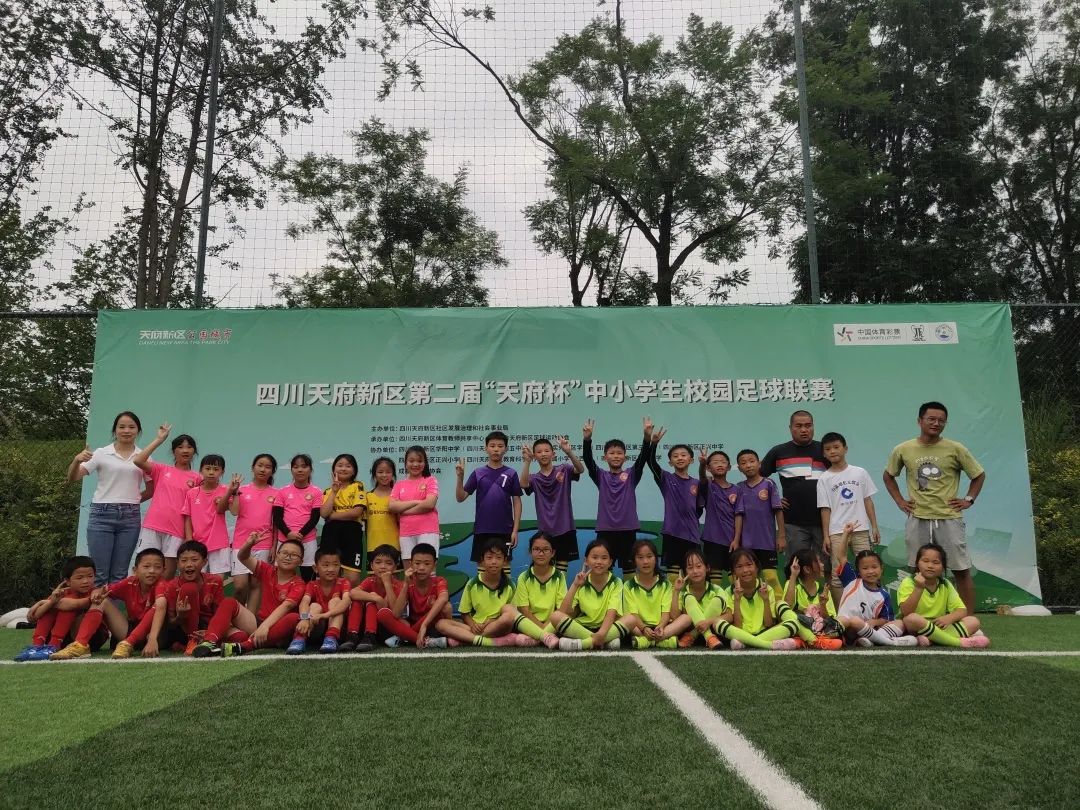 东湖路小学校园足球总决赛,喜报校园足球冠军