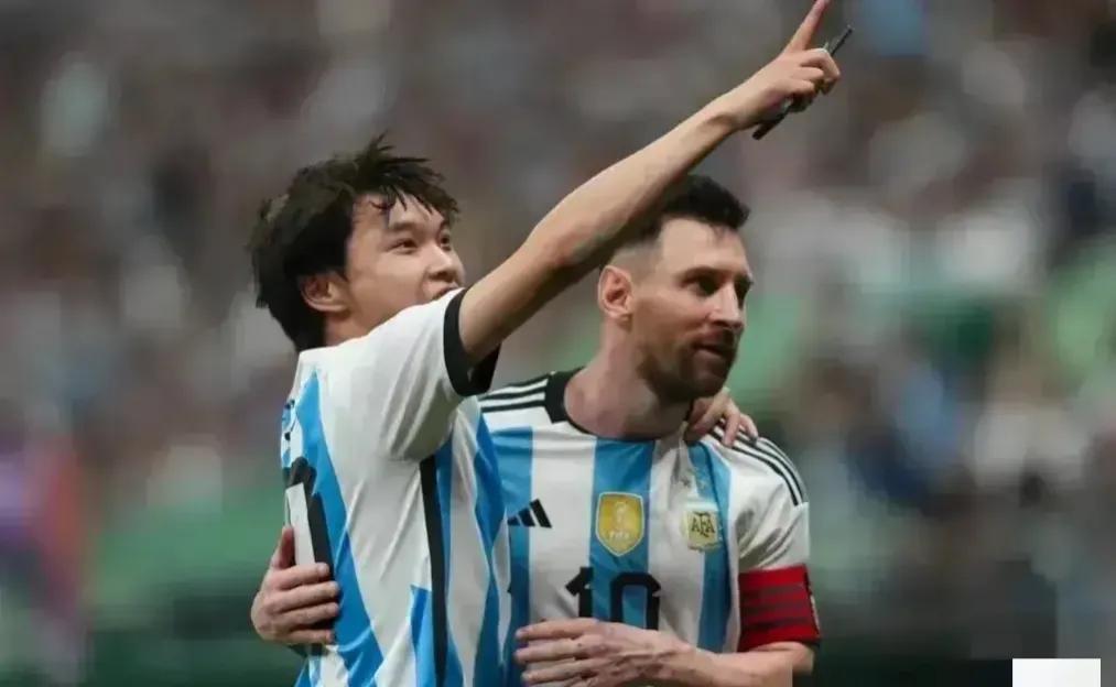 拥抱梅西少年,拥抱梅西少年道歉视频