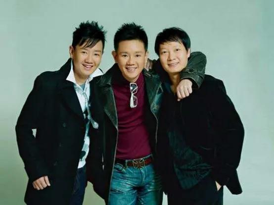 成龙孙燕姿同台,为成龙打醉拳