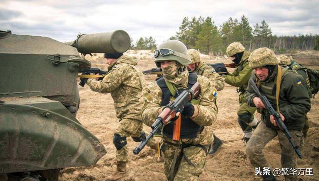 俄罗斯军人打仗工资是多少,俄罗斯军队一年赚多少钱