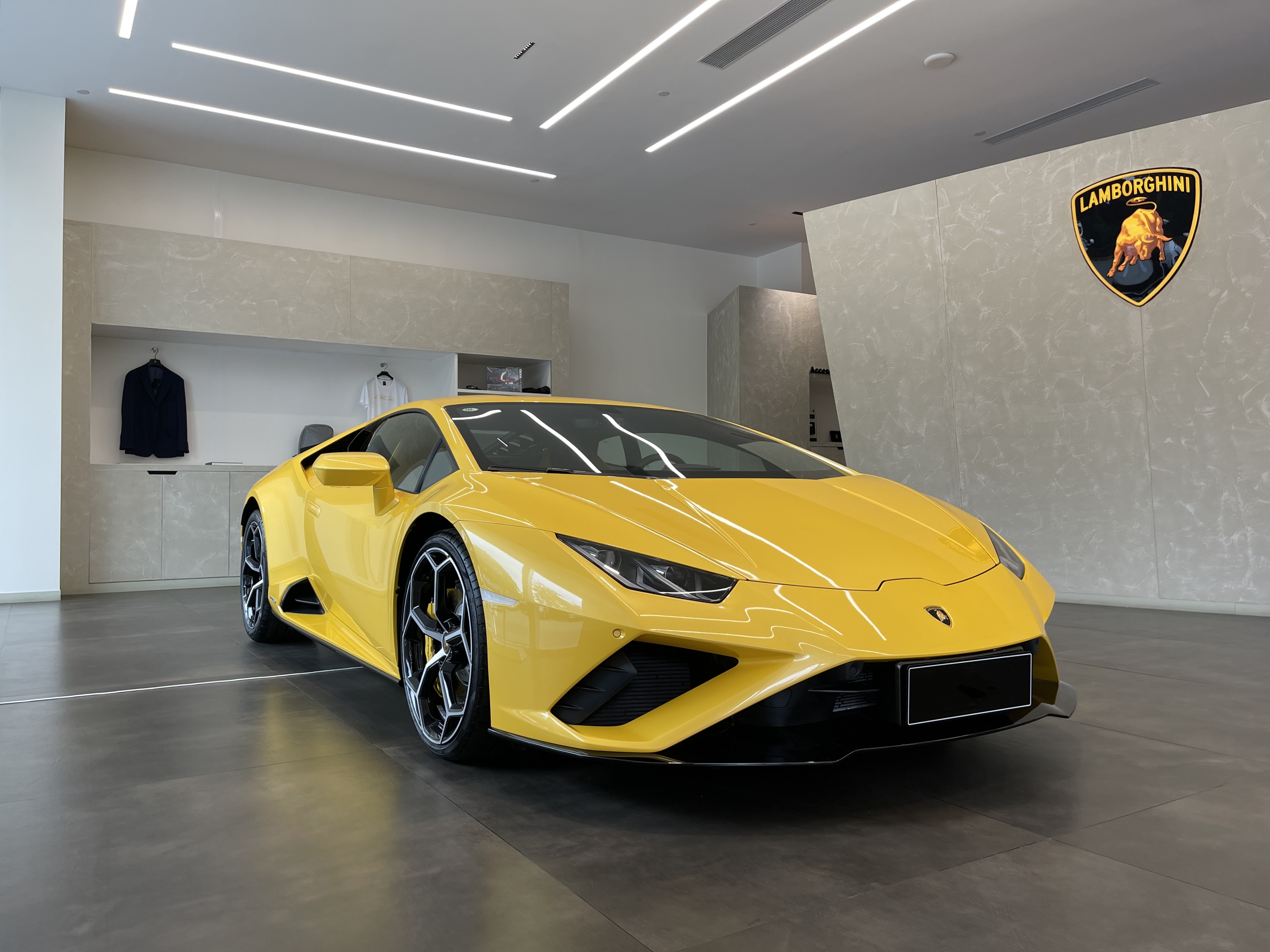 兰博基尼小牛45万的车,新车喜提兰博基尼小牛