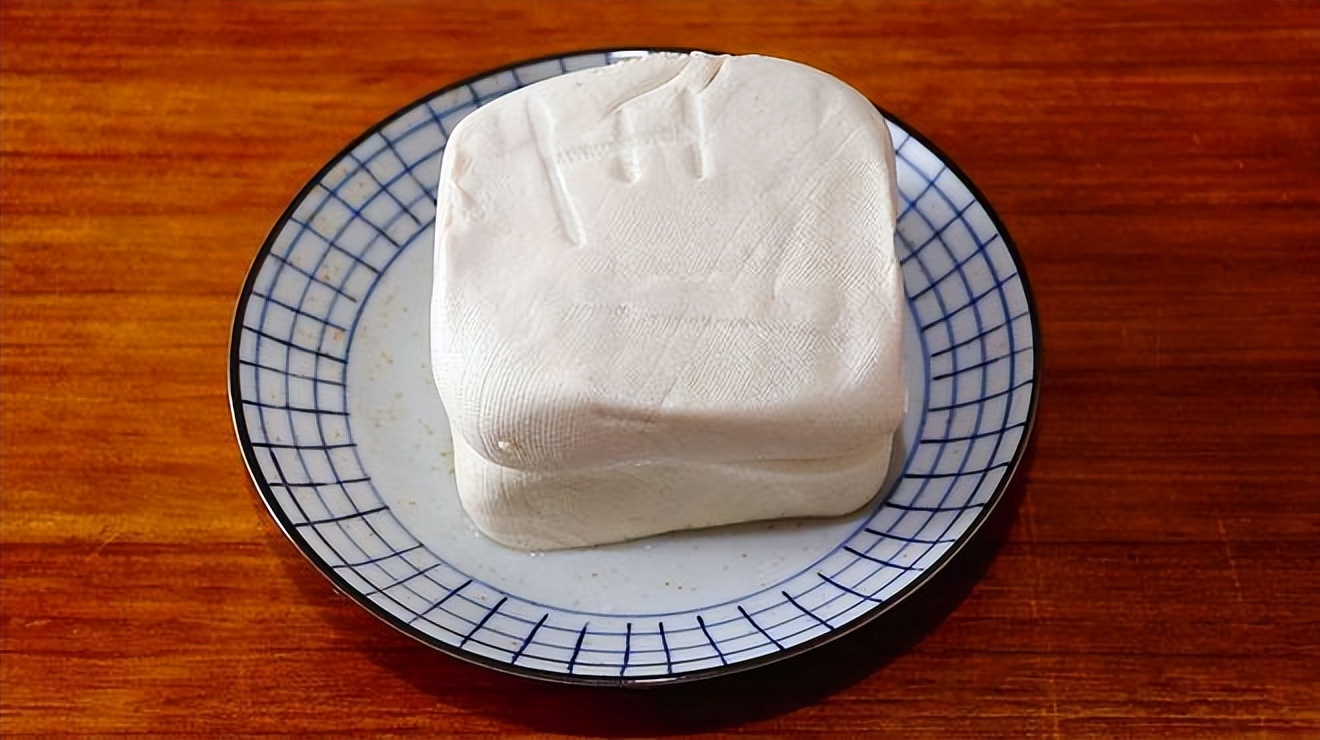 石膏做豆腐和内酯做豆腐的区别,石膏与葡萄糖内酯做豆腐的区别