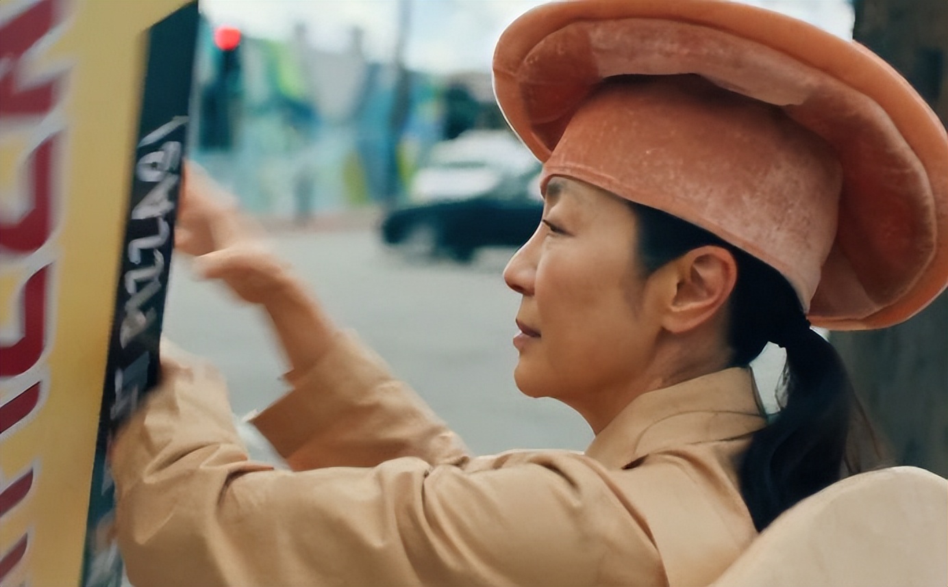 瞬息全宇宙——美国亚裔版的你好，李焕英