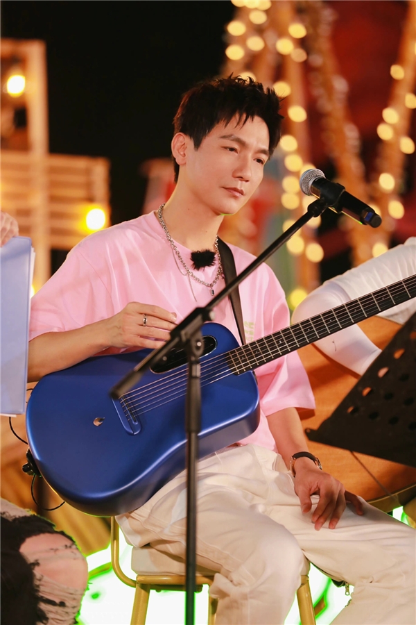 吉他快乐再出发同款,快乐再出发吉他同款