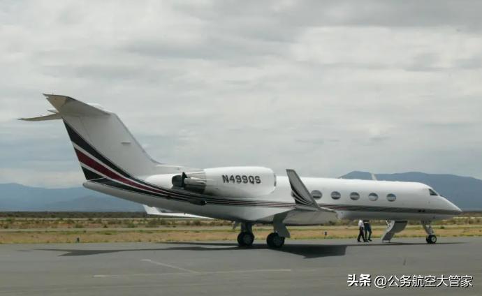 每天有免费乘私人飞机出行，日薪高达上万！应聘者却表示压力很大