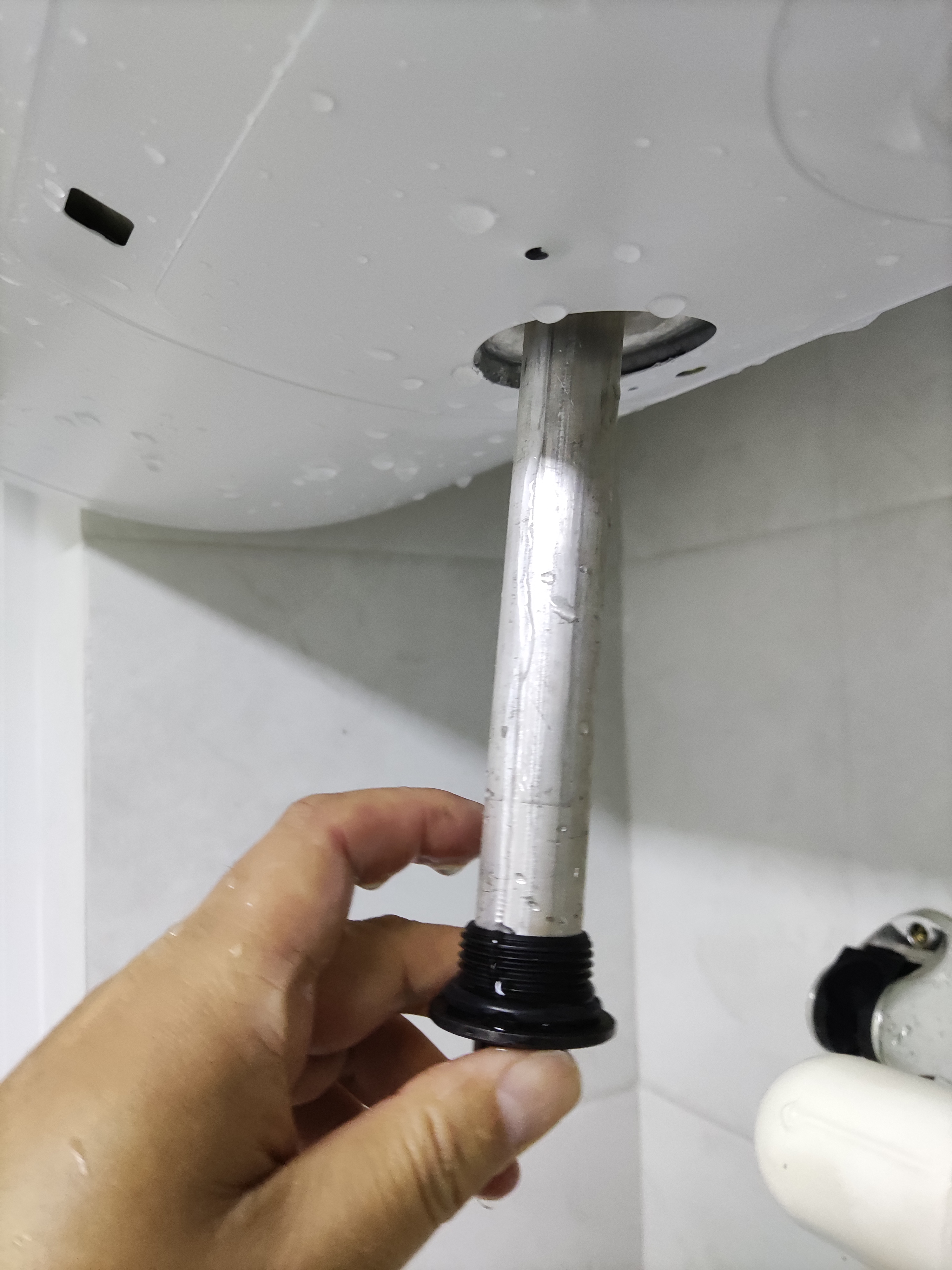 清洗电热水器的套筒多大,自己动手清洗电热水器内胆