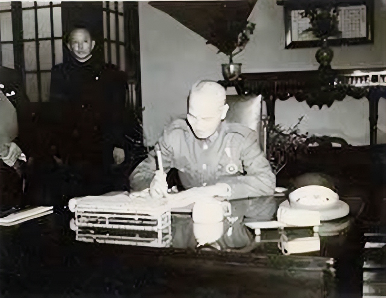 老蒋晚年坦言：败逃台湾无悔，此生最大不甘，是听了斯大林此言