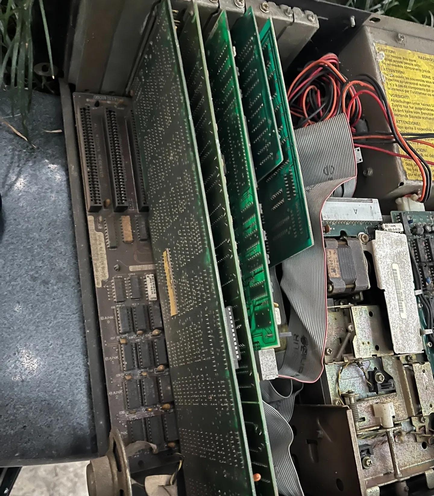 20块钱在富人家里收了一台1982年的电脑当年只有有钱人能用得起