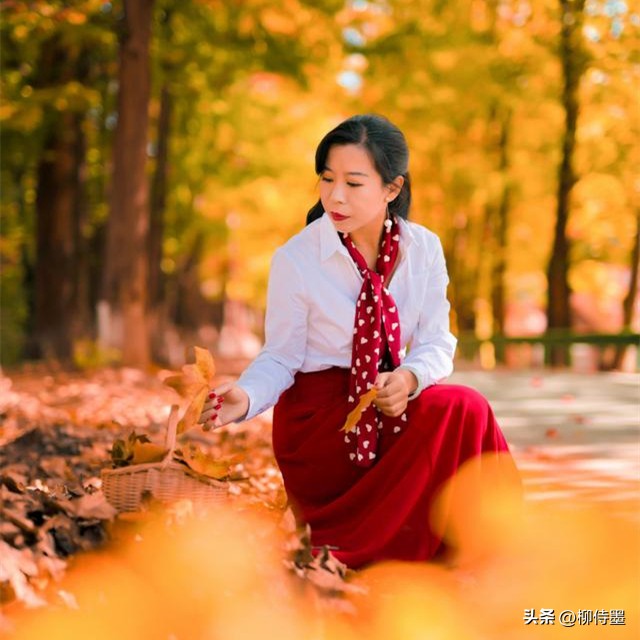 摆脱拍照尴尬六招万能拍照姿势,拍照不要用剪刀手姿势