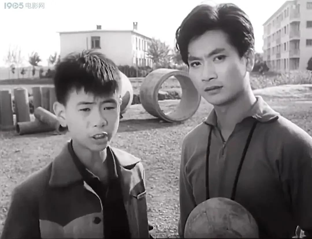 老电影海燕,老电影两个小足球队1956插曲