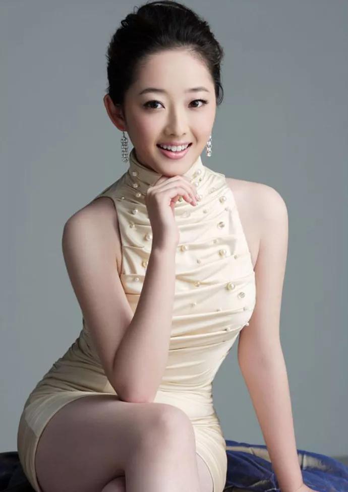 车模怒怼蹲下拍照摄影师,东莞车模怒怼摄影师完整版