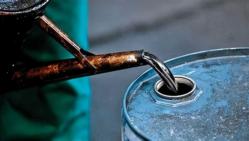 石油在地下是如何存在的,石油是如何来产的