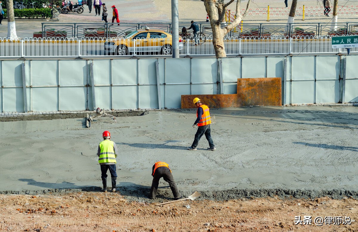 包工头手下做事受伤工伤赔偿,包工头聘用的工人受伤怎么处理