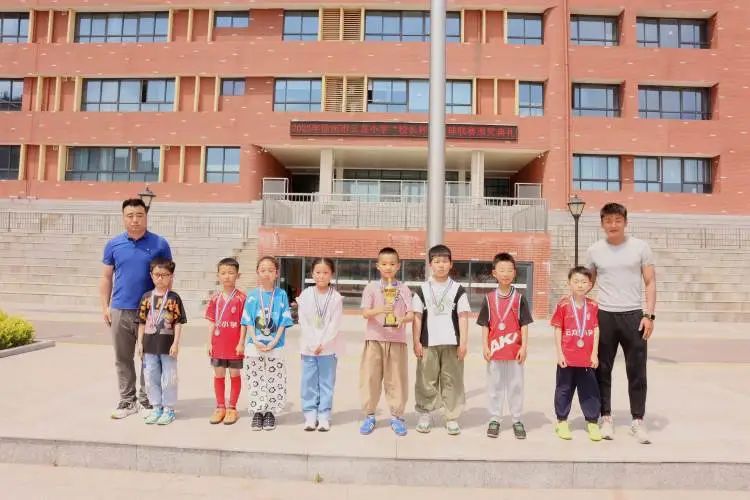 足球点燃激情，绿茵放飞梦想——云龙小学第一届“校长杯”足球赛